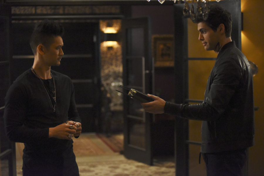 Shadowhunters season 1 episode best sale 1 putlockers